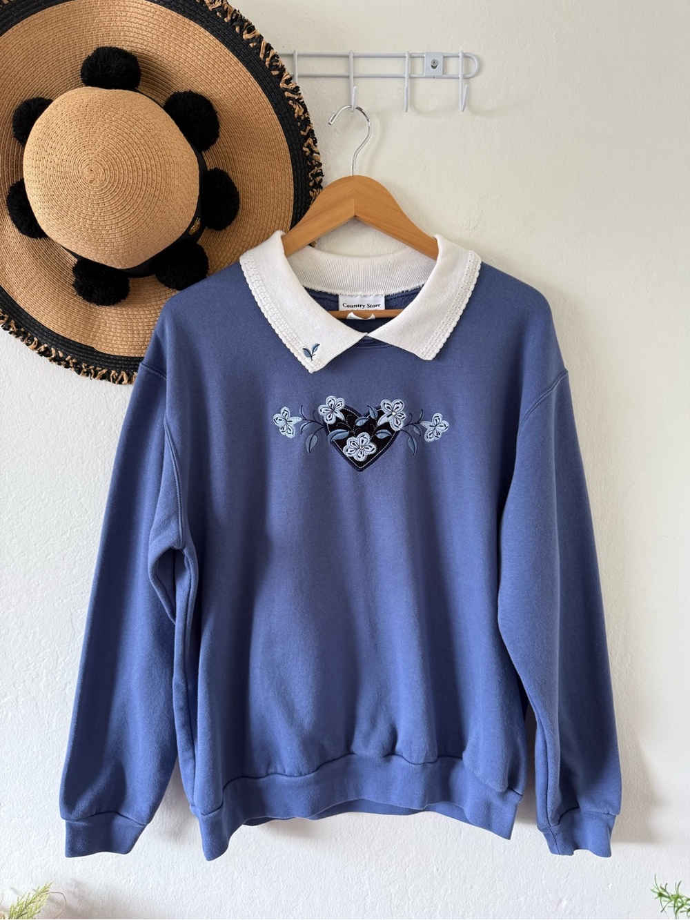 Country Store Blue Sweatshirt White Collar SZ XL Grandmacore Cottagecore Sweater
